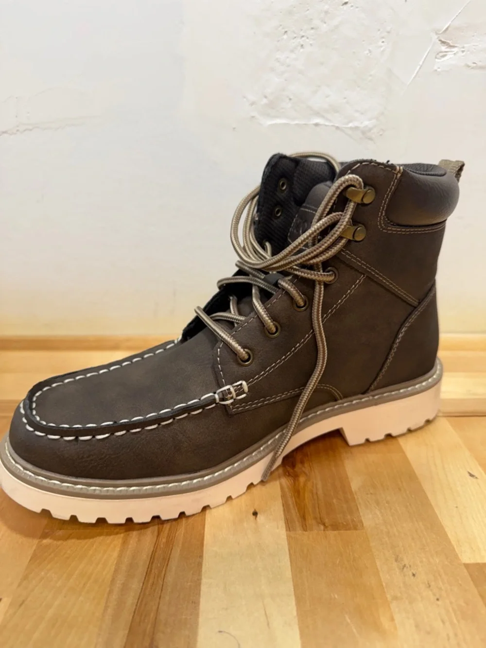 Izod Men's Dark Brown Lace-Up Chukka Boots with Tan Sole